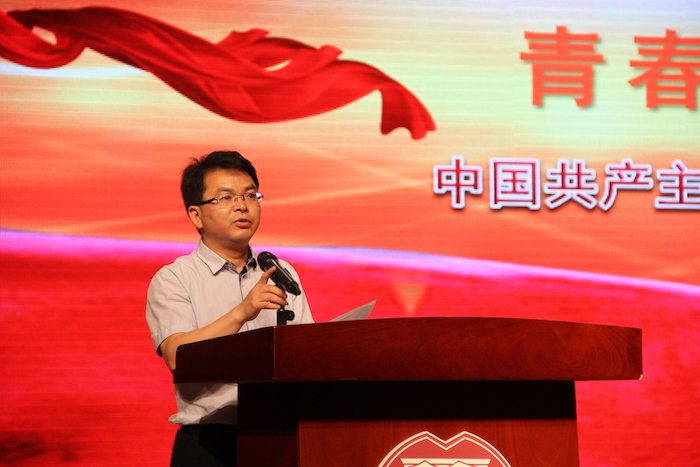 6邱校长 宣布获奖名单.JPG